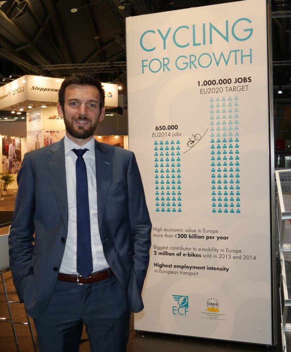 项目主任尼古拉斯Urien增长倡议IAA的自行车。”class=