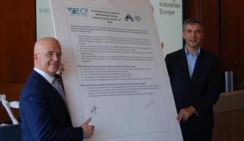 图片：ECF总裁克里斯托夫·纳乔夫斯基（右）和CIE创始总裁托尼·格里马尔迪（左）