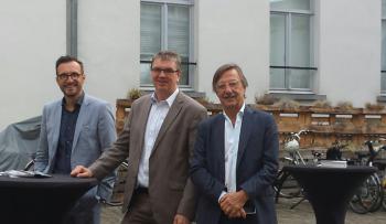 Pascal Smet（布鲁塞尔地区），Bernhard Ensink（ECF），Alain Flausch（UITP）