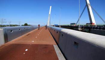 Muiderfietbrug靠近阿姆斯特丹，北海波罗的海十吨核心走廊